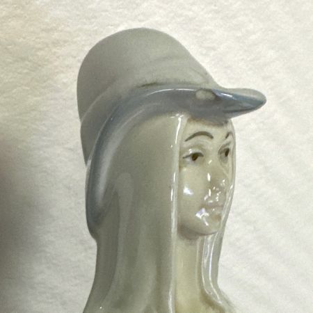 Статуэтка Девушка в шляпке Porcelanas Miguel Requena 23 см Испания уценка