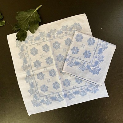 Салфетка бело-синяя вышивка хлопок