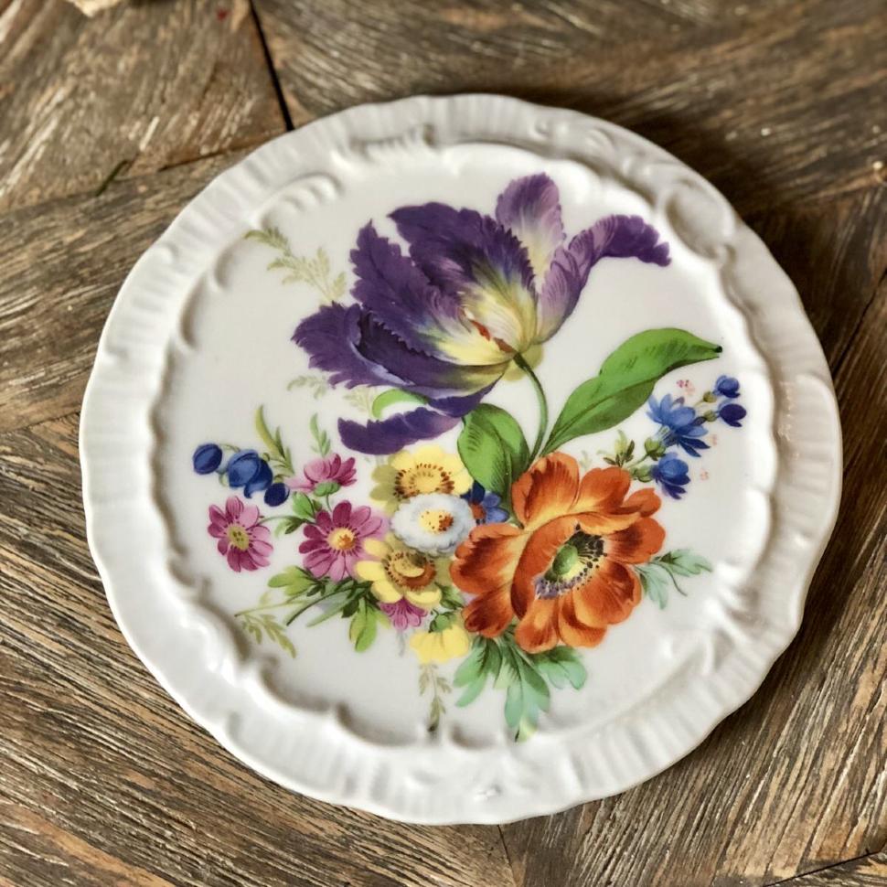 ​Тарелка 16 см с подвесом Цветы 1979 год