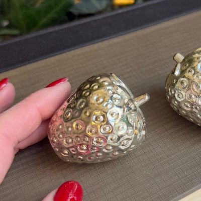 Солонка-перечница Клубника 5 см серебрение 