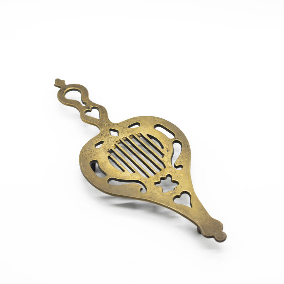 Подставка под горячее фигурная, латунь