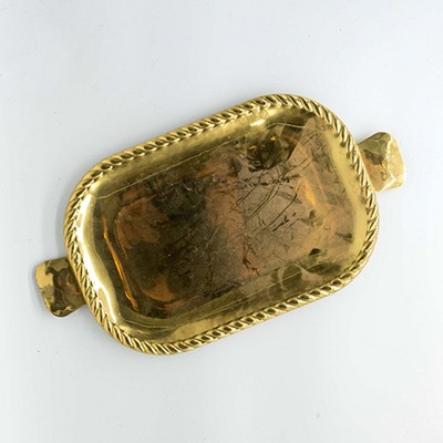 Поднос латунный с ручками и крученым бортом