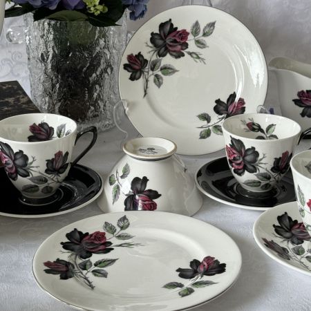Тарелка Royal Albert Masquerade 1950-1960 гг 16 см кайма серебрение Англия