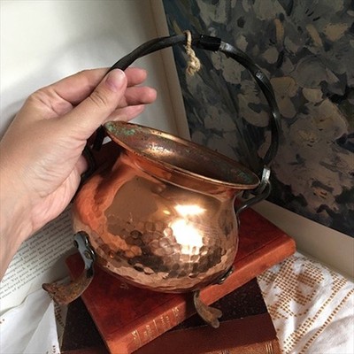 Кашпо-зольник на двупалых лапах средний, чеканка