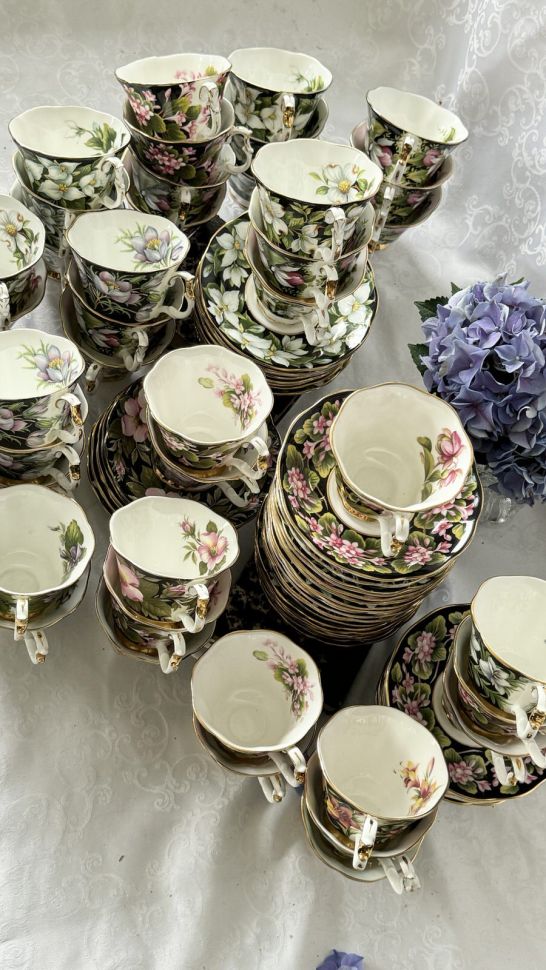 Чайная пара черный Royal Albert Provincial Flowers Dogwood 200 мл Англия