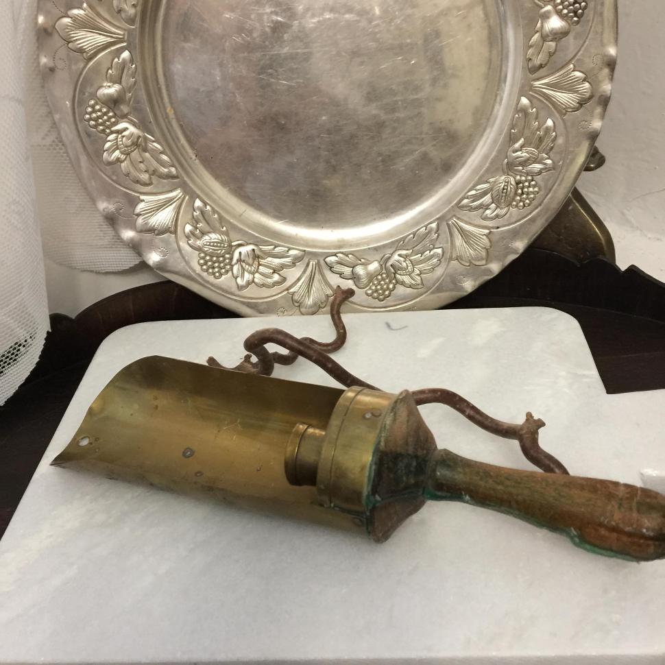 Подсвечник настенный Совок латунь