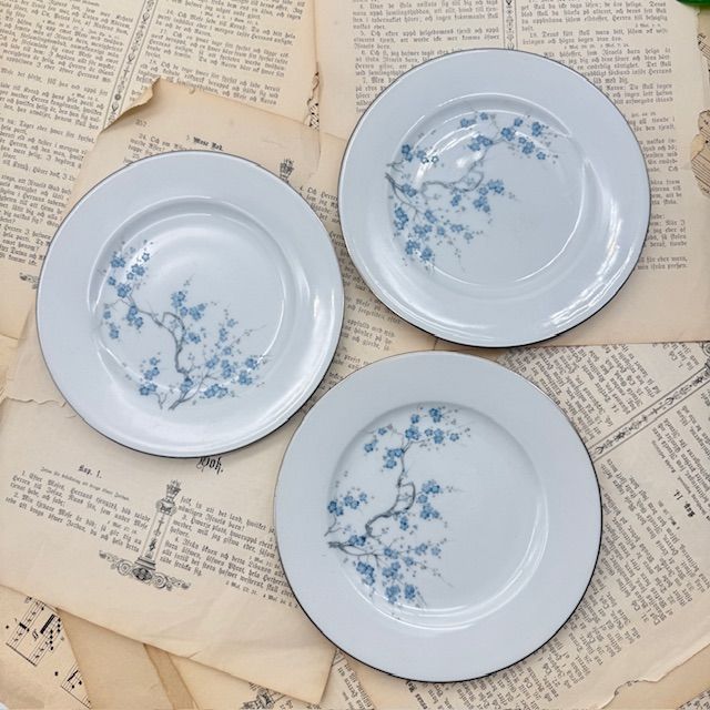 Тарелка Limoges Голубая сакура 18 см фарфор Франция