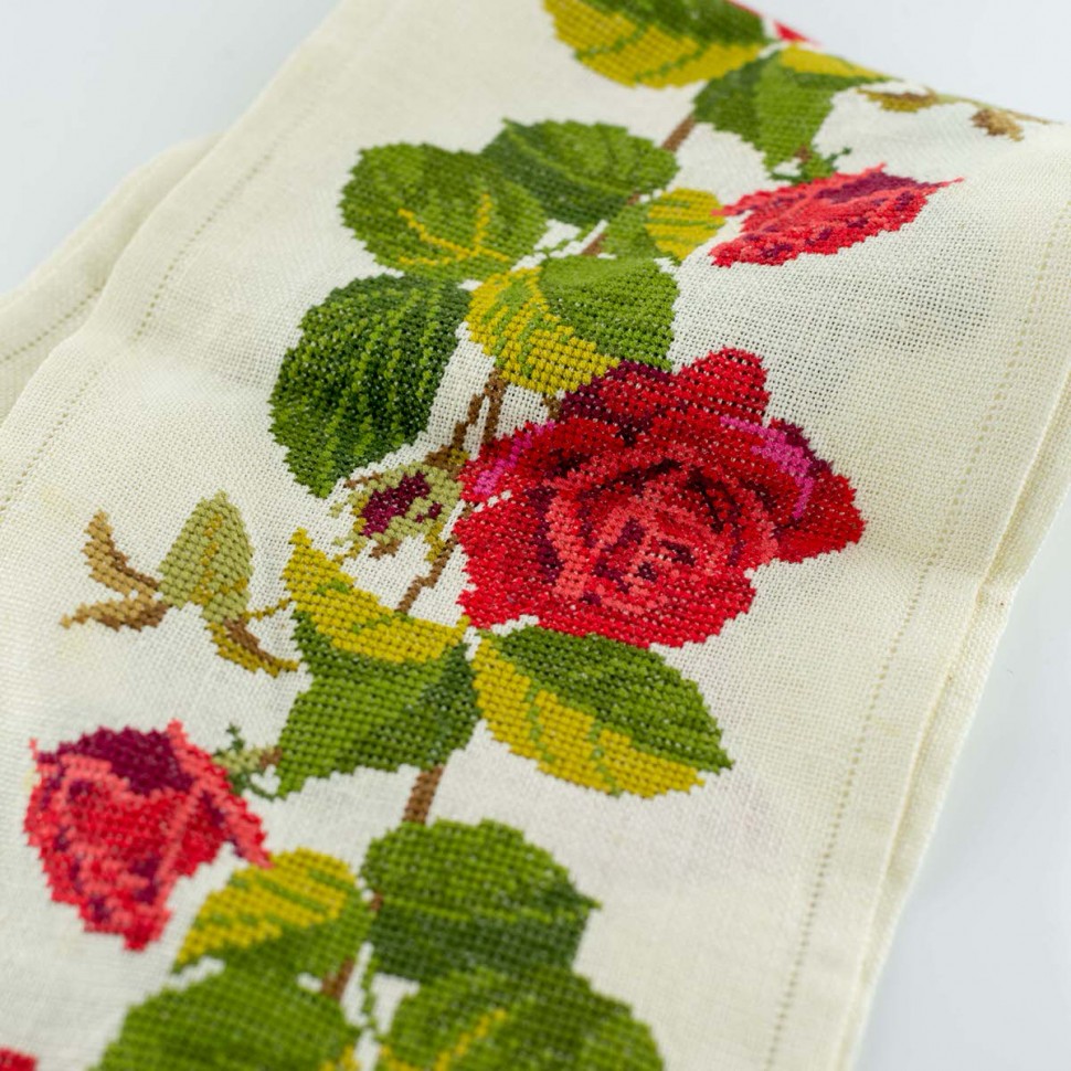 Вышивка Розы