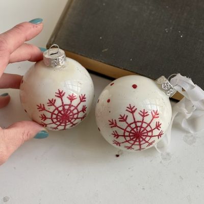 Елочный шар стекло бело-красный винтаж