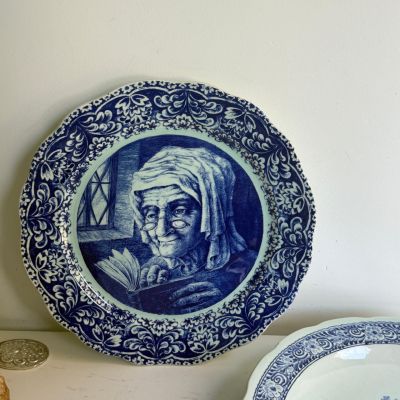 Тарелка блюдо Старушка Boch Freres La Louviere Delft 34 см Бельгия 