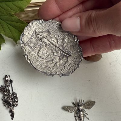 Брошь В Таверне 6 см серебро Нидерланды