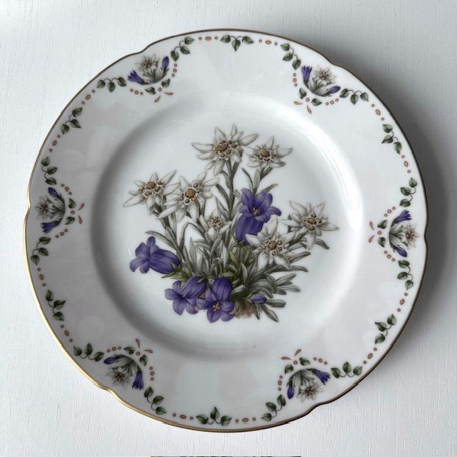 Тарелка Franklin Porcelain Альпийские цветы Edelweib 20 см фарфор Германия