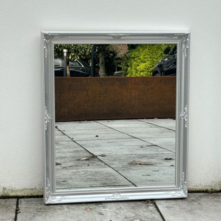 Зеркало 65х75 см в серебристой раме