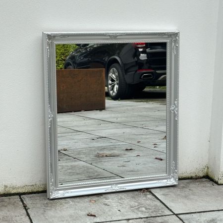 Зеркало 65х75 см в серебристой раме