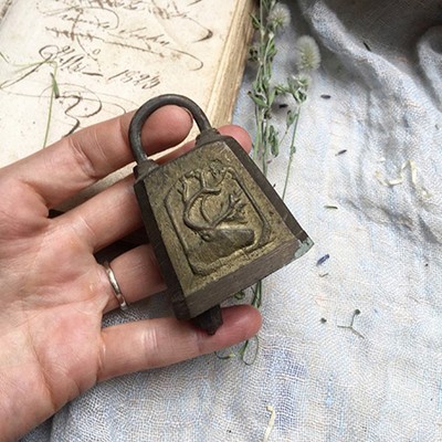 Колокол старинный с оленем