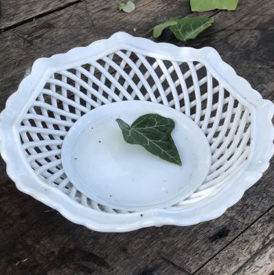 Блюдо ваза сухарница с ажурным краем 17 см