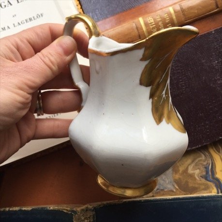 Молочник кувшин белый с золочением