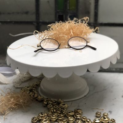 Тортовница белая, металлическая