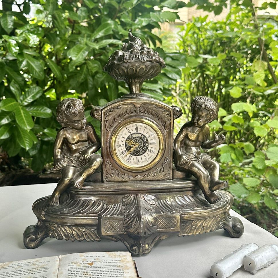 Часы каминные Путти механика бронза Италия изьян