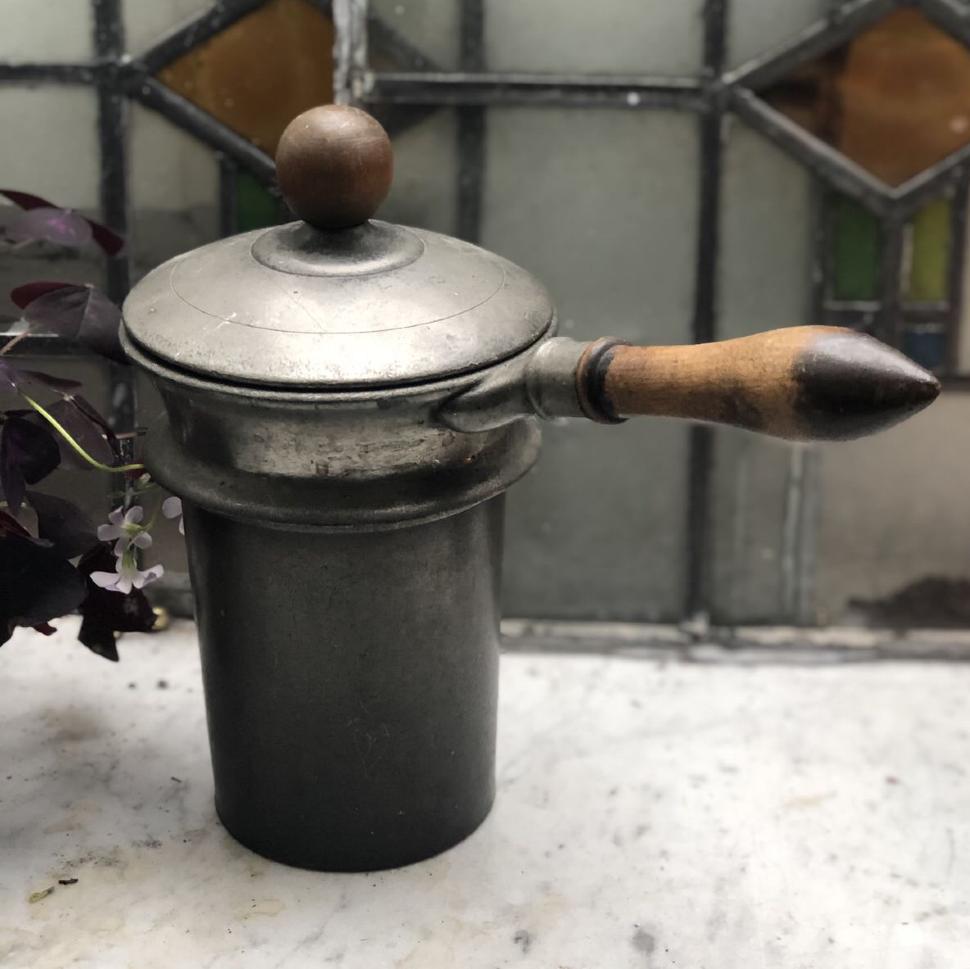 Ковш с ручкой и крышкой 1,7 л чугун тяжелый