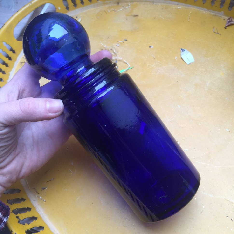 Аптечная банка синяя вытянутая