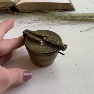 Мерный грузик-емкость (набор) в подставке латунь