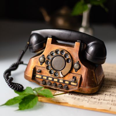 Телефон дисковый старинный дерево