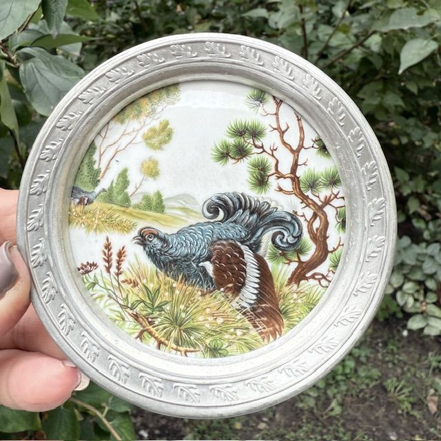 Блюдце подставка Vohenstrauss Глухарь 10 см олово Германия