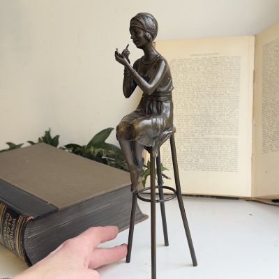 Статуэтка Девушка красящая губы Pierre Collinet 27 см Франция бронза 50-е гг 