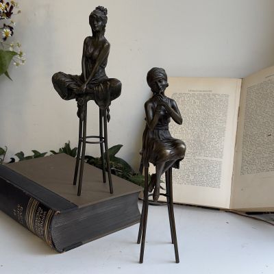 Статуэтка Девушка красящая губы Pierre Collinet 27 см Франция бронза 50-е гг 