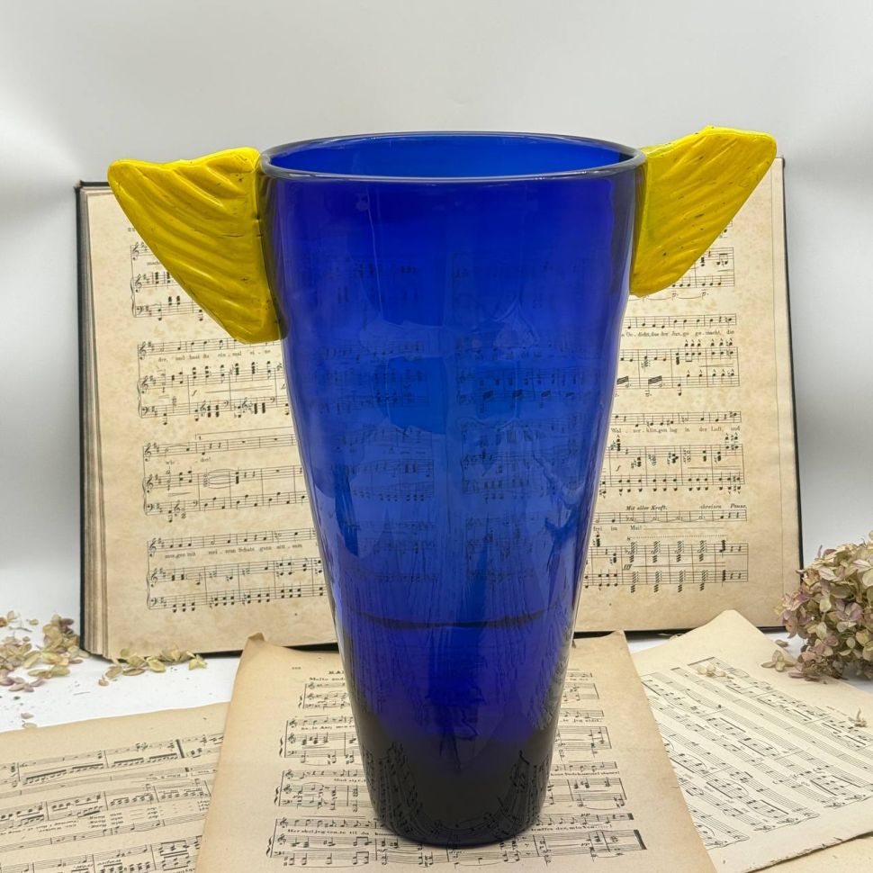 Ваза «Победа» из кобальтово-синего стекла Франция