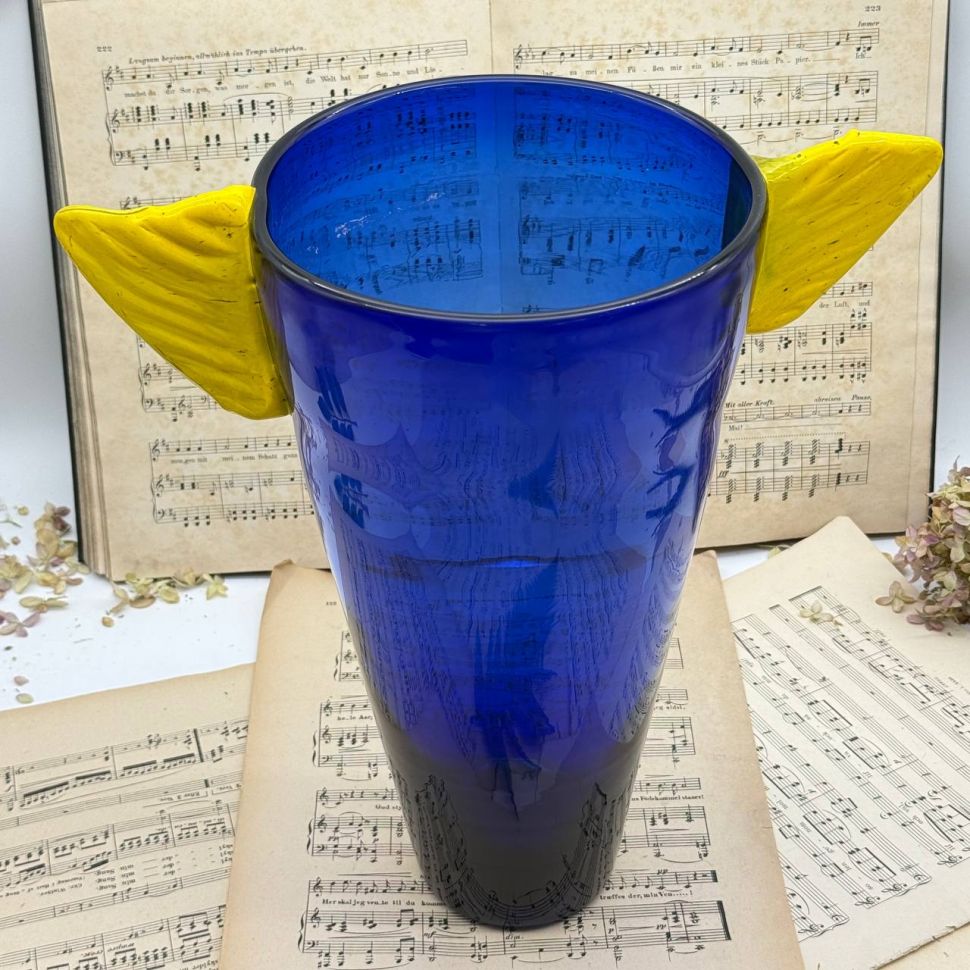 Ваза «Победа» из кобальтово-синего стекла Франция