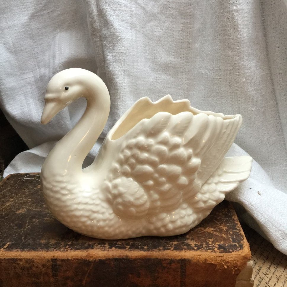 Сахарница или емкость для мелочей Лебедь