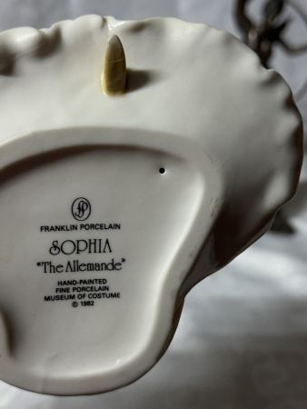 Статуэтка 25 см Sophia The Allemande Franklin Porcelain