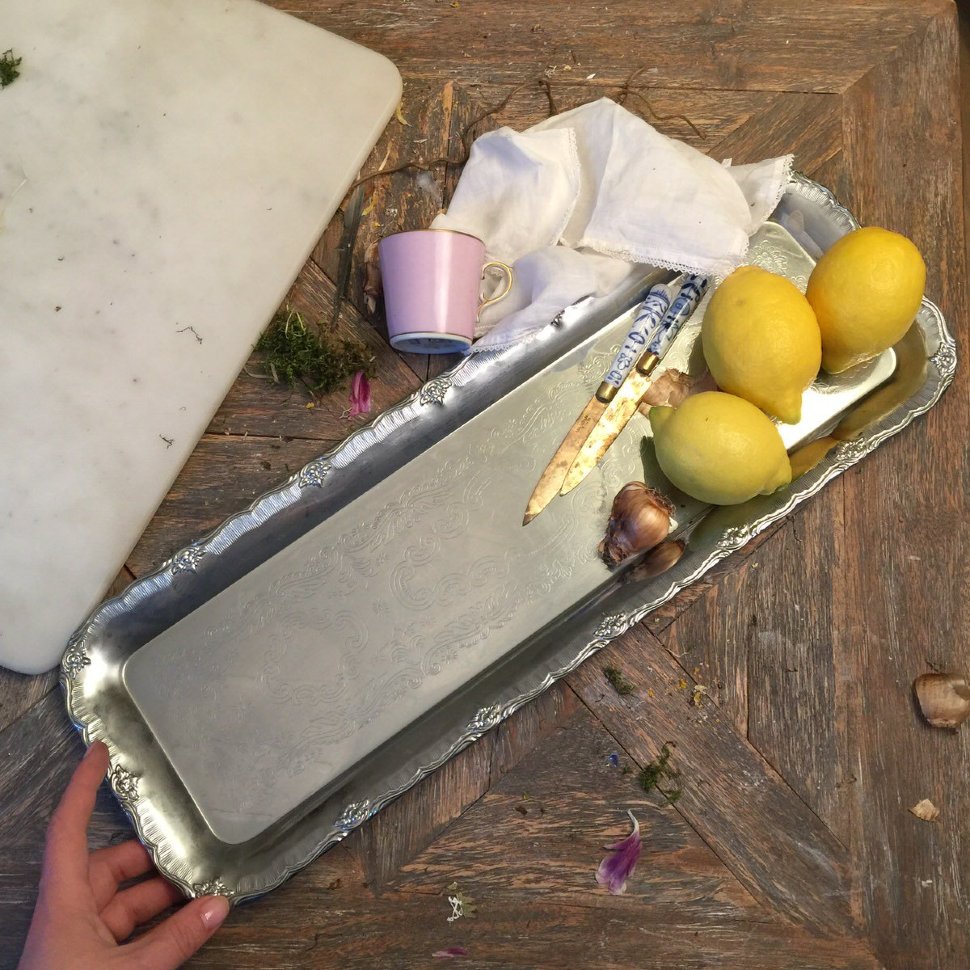 Блюдо прямоугольное со штихельной гравировкой