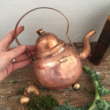 Чайник медный 1 л. на шариках ножках