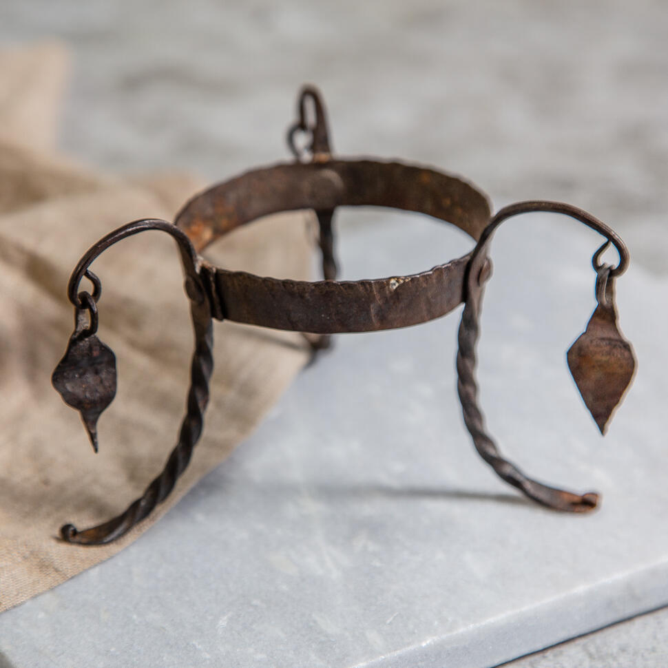 Подставка на 3-х ножках 12 см металл