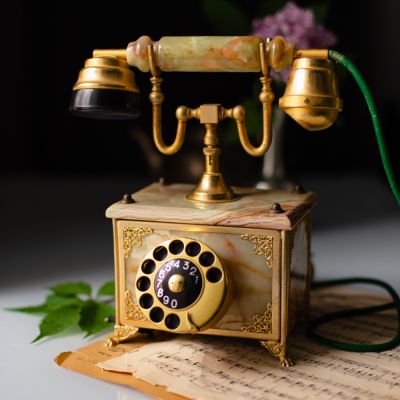 Телефон старинный дисковый оникс металлические ажурные вставки