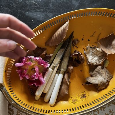 Нож 15 см латунь с бакелитовой ручкой