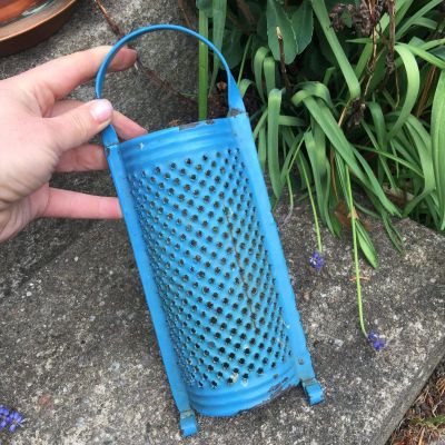 Терка голубая эмалированная