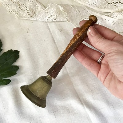 Колокольчик латунь на деревянной ручке