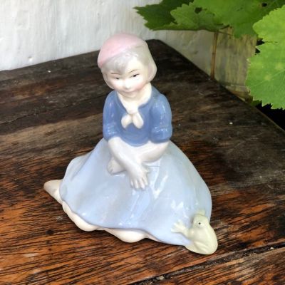 Статуэтка Девушка на пруду 10 см.