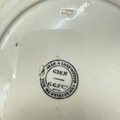 Тарелка Gien Жизнь солдата Отважный поступок 20 см Франция 