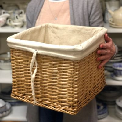 Корзина плетеная квадратная