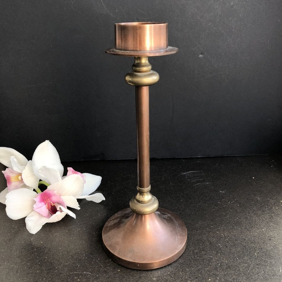 Подсвечник на одну большую свечу