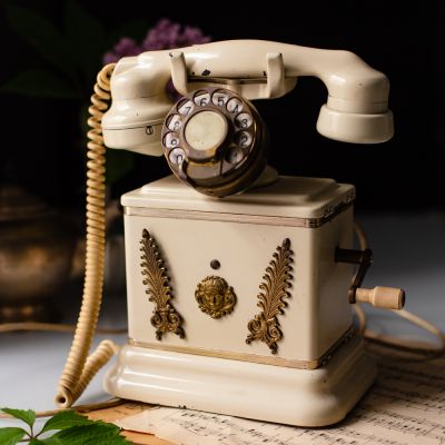 Телефон старинный дисковый с крутящейся ручкой