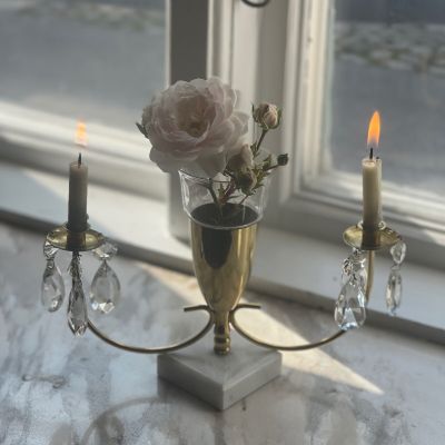 Подсвечник с вазой и хрустальными подвесками и на мраморном основании