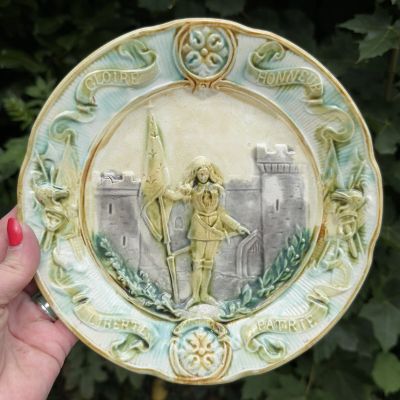 Тарелка Jeanne d'Arc 22 майолика Франция