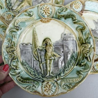 Тарелка Jeanne d'Arc 22 майолика Франция