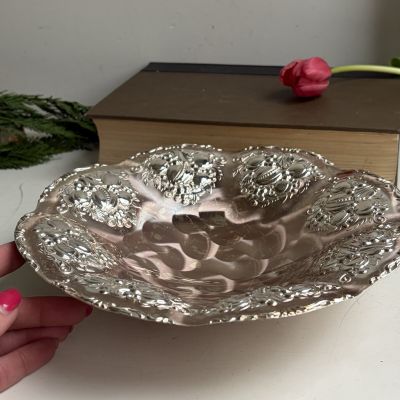 Блюдо фруктовница 23 см на ножках серебрение 